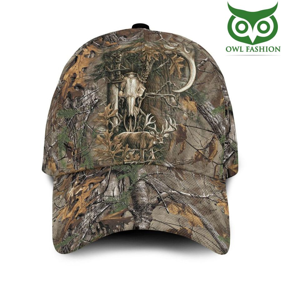 Hunting Deer with Dry Twig Classic Cap