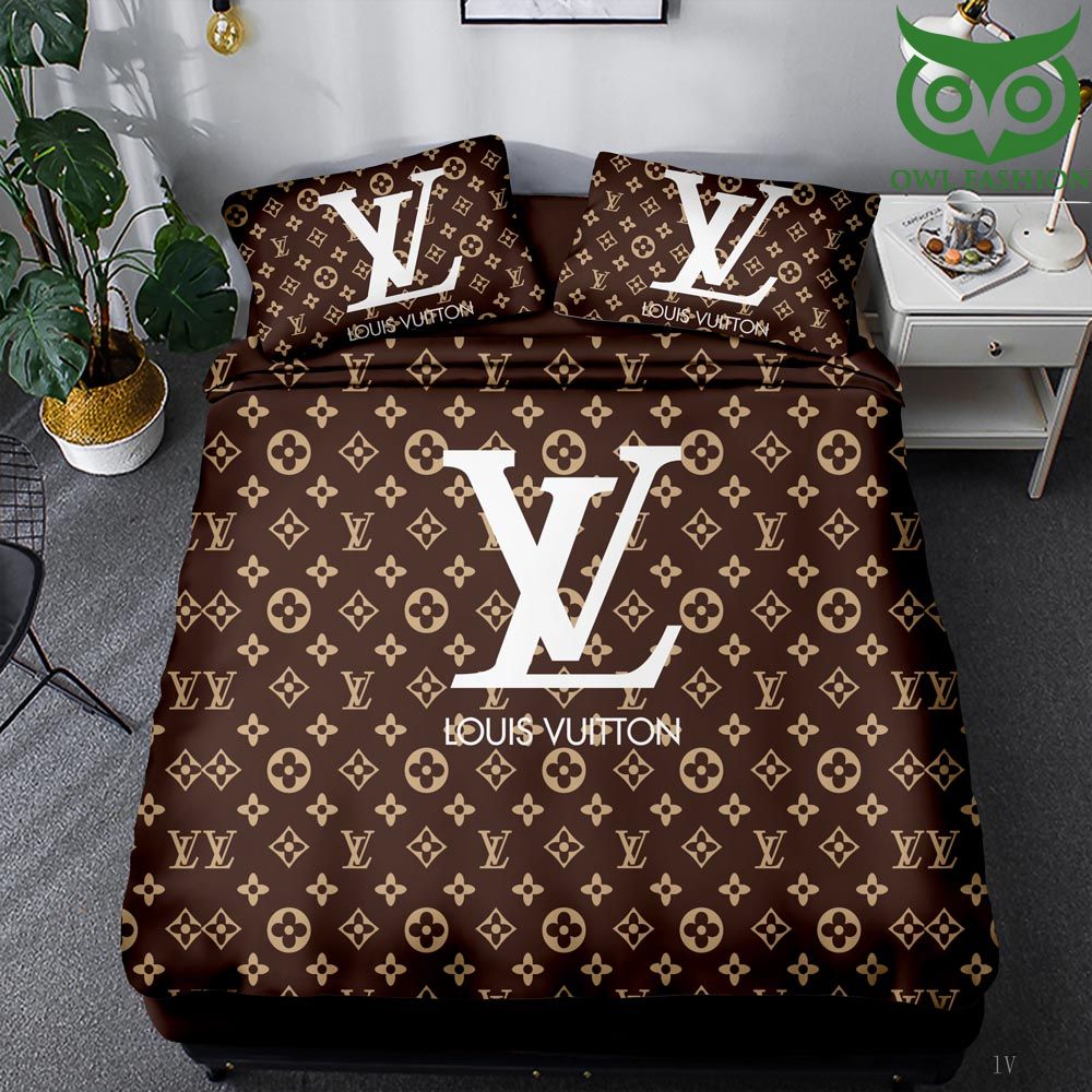 40 Louis Vuitton brown bedding set