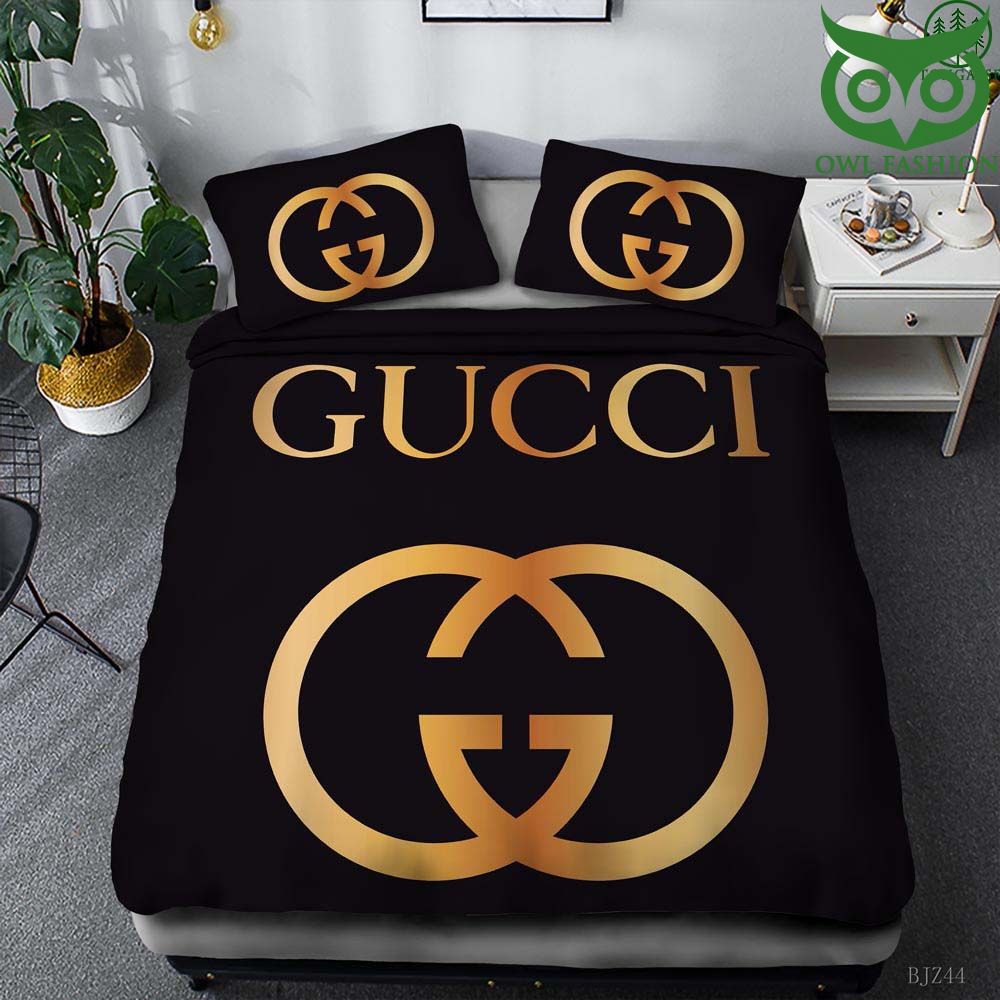 Gucci gold logo black bedding set