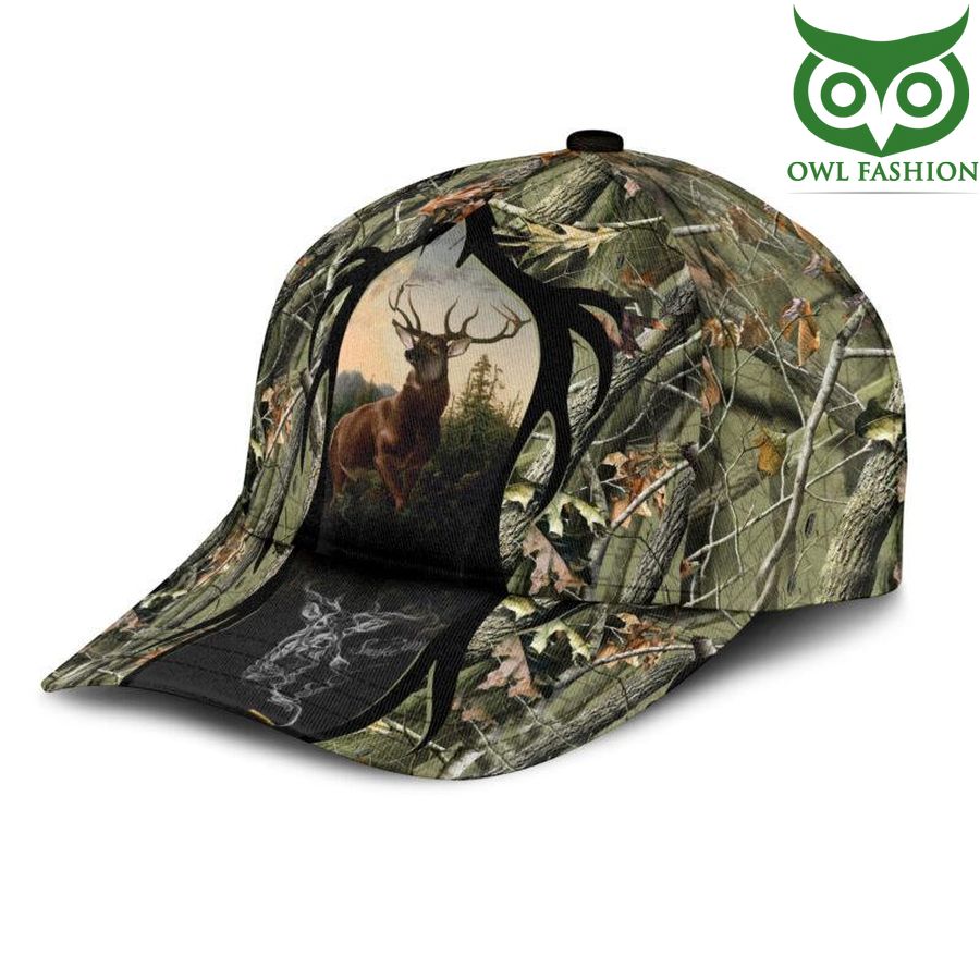 18 Hunting Deer in the Forest Classic Cap