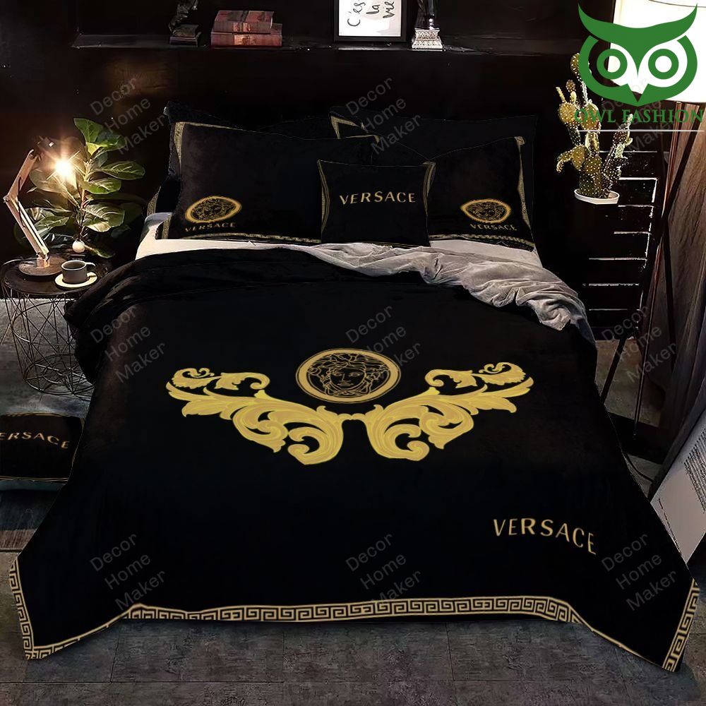 Black Versace bedding set for room decoration