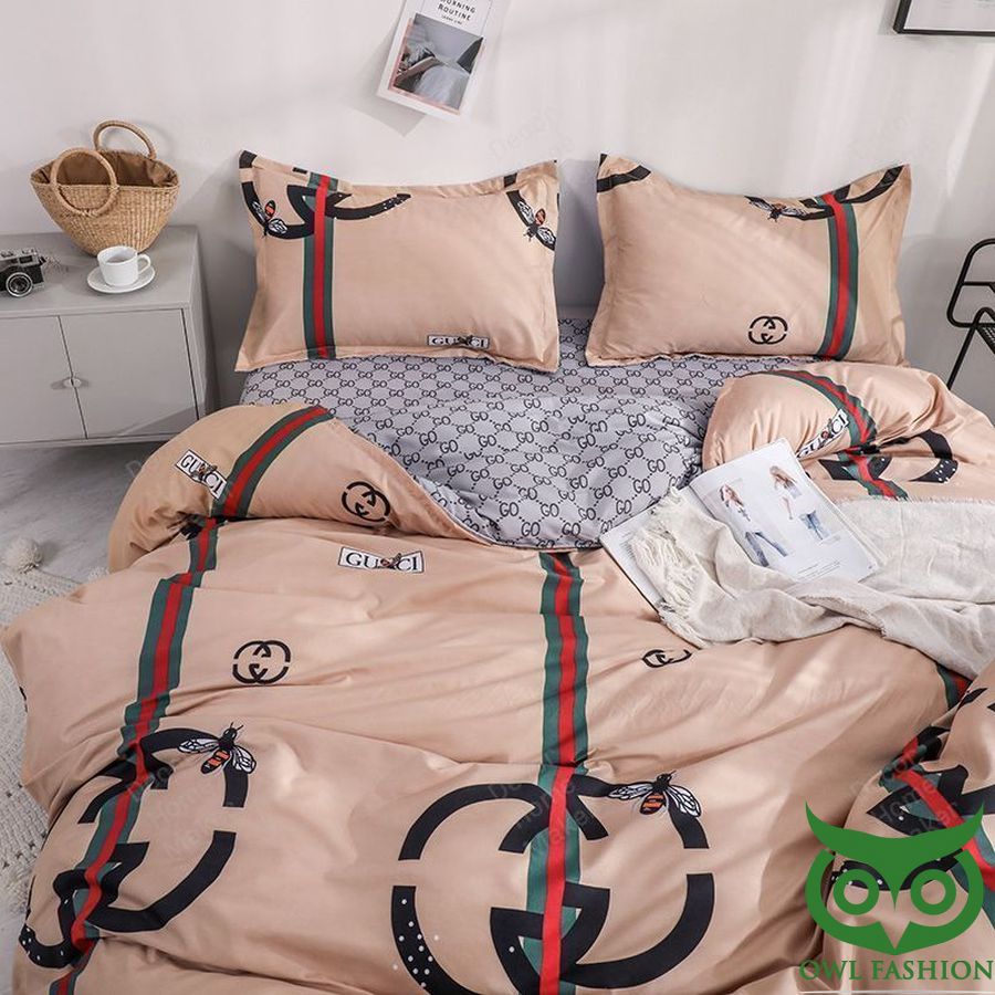 Luxury Gucci Pastel Color with Brand Logo and Fly Bedding Set