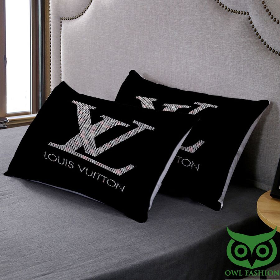 Louis Vuitton LV Pink Big Logo Bedding Set - Owl Fashion Shop