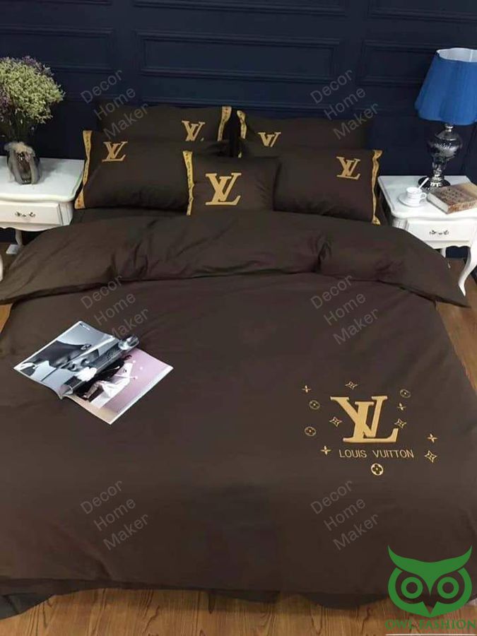 49 Luxury Louis Vuitton Dark Brown Logo on Bottom Left Beding Set