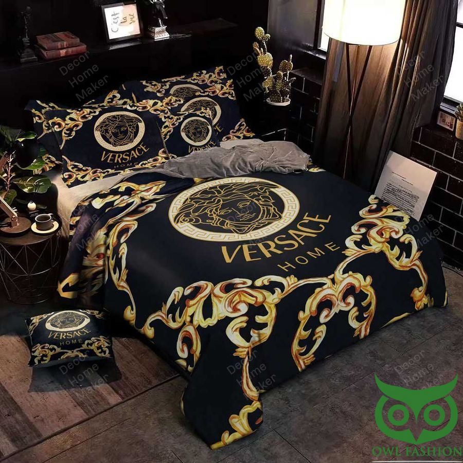Luxury Versace Home Black with Le Pop Classique Pattern Bedding Set