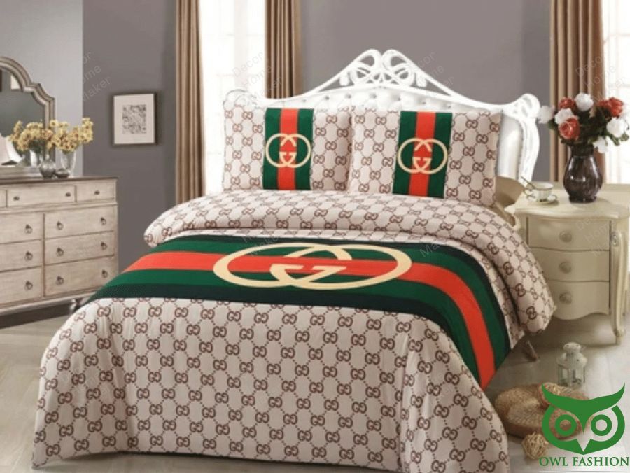 Luxury Gucci with Monogram and Vintage Web Patterns Big Logo Bedding Set