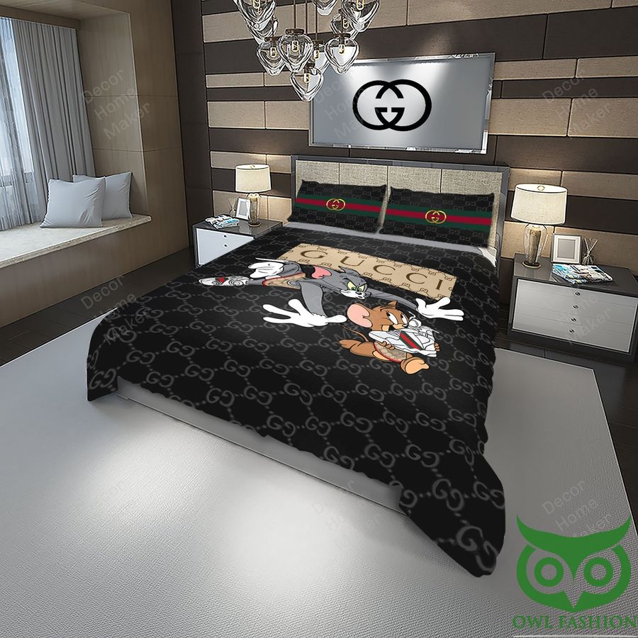 Luxury Gucci Black with Basic Patterns and Tom Chasing Jerry in Center Bedding Set