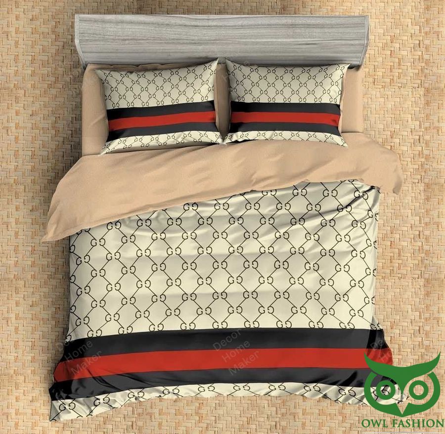Luxury Gucci Beige Color Small Logos Interlink and Horizontal Red Brown Line Bedding Set