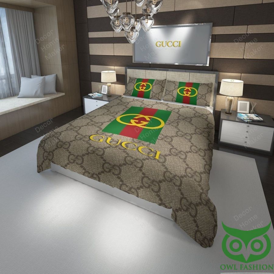 35 Luxury Gucci Basic Pattern with Vintage Web Patterns and Yellow Name Logo Bedding Set