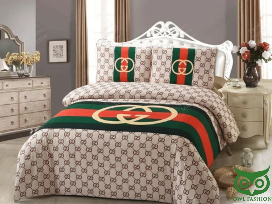 24 Luxury Gucci with Monogram and Vintage Web Patterns Big Logo Bedding Set