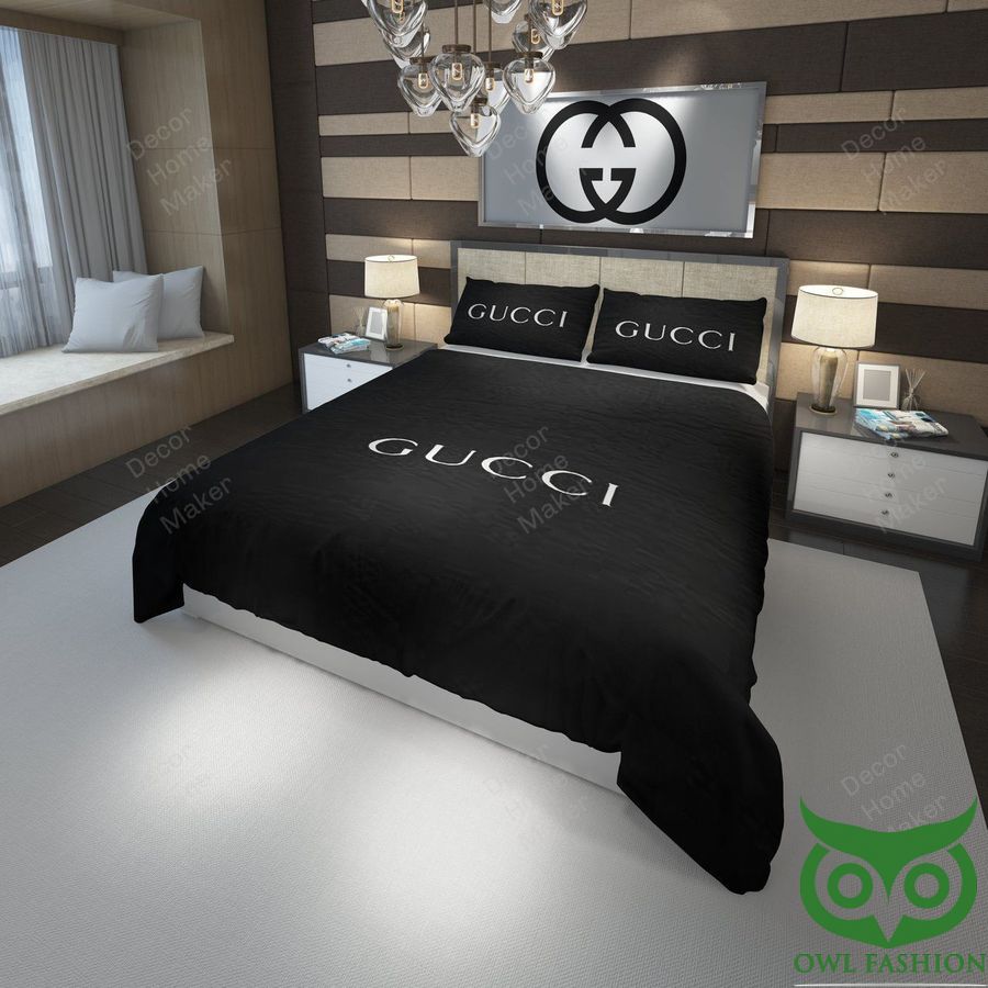 25 Luxury Gucci Basic Full Black with White Brand Name Center Bedding Set