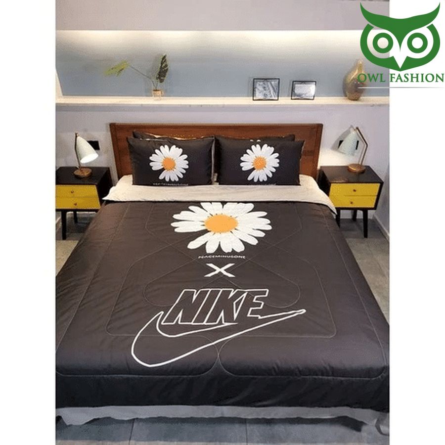 37 Nike Daisy Flower pattern Black Bedding set