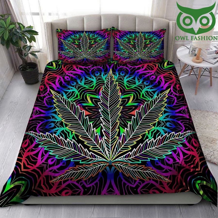 Weed cannabis leaf neon lines on black duvet Bedding Set