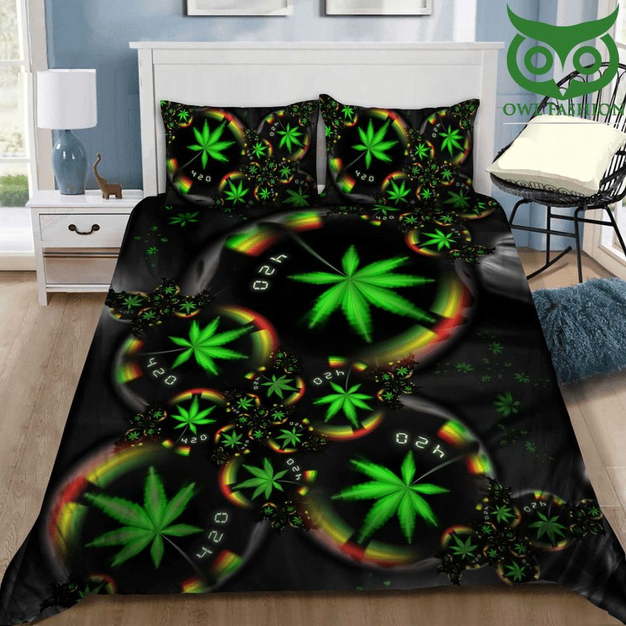 Weed cannabis 420 vibe black Bedding Set