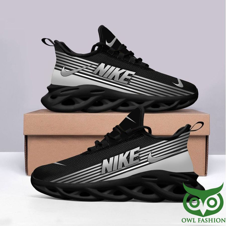 28 Limited Nike Gray Diagonal US Max Soul Sneaker