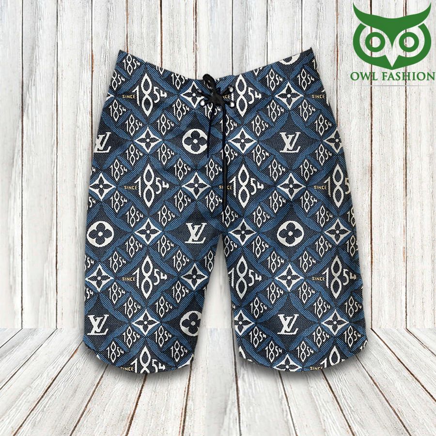 Louis Vuitton since 1854 Hawaiian shirt shorts flipflops - Owl