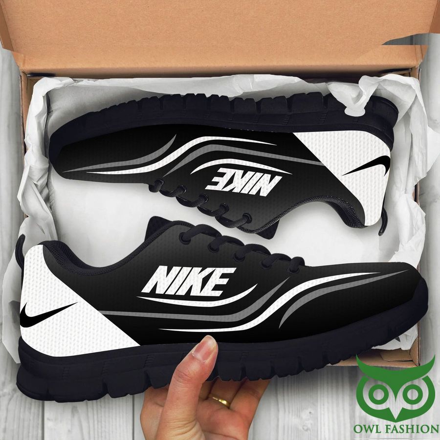 22 Limited Nike US Black and White NAF Sneaker