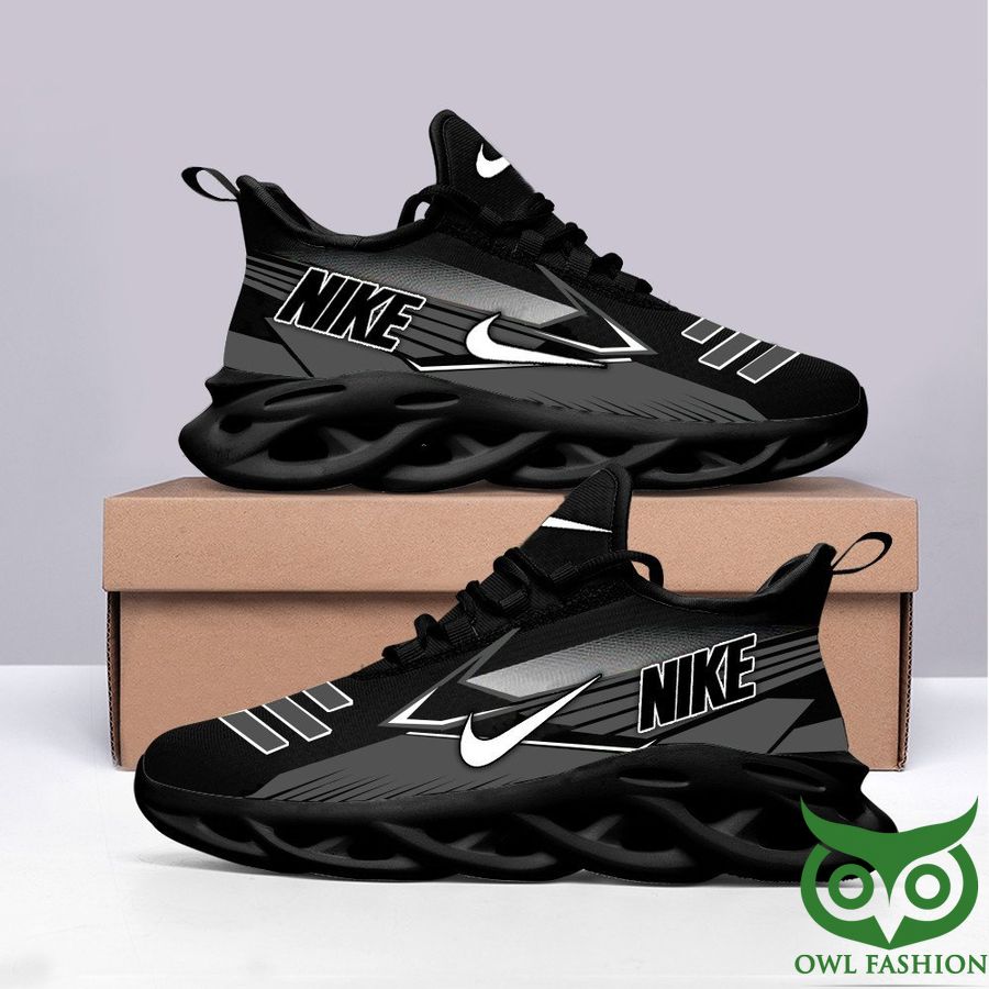 19 Limited Nike US Black and Gray Max Soul Sneaker