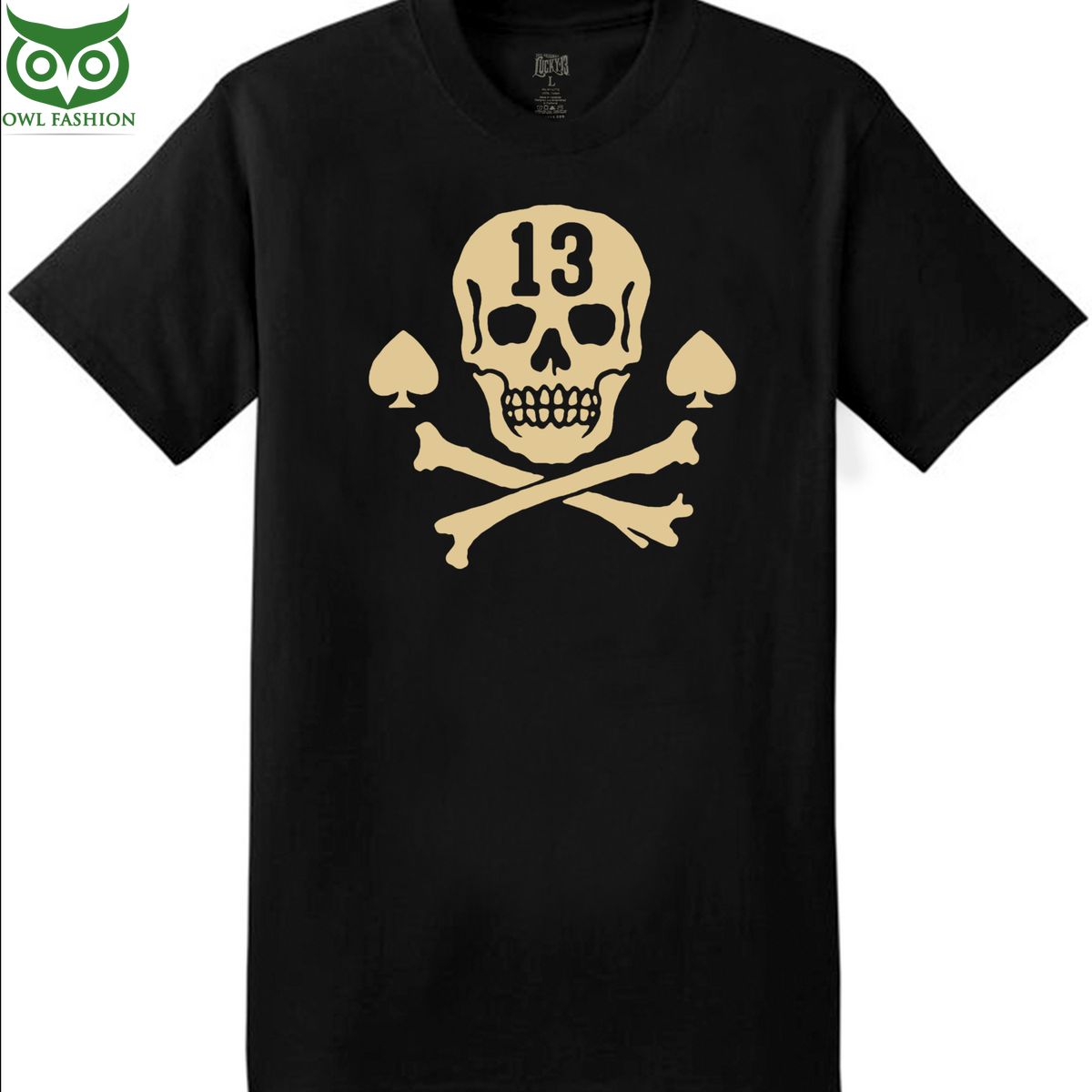 The pirate skull men lucky 13 t shirt This design has a strong visual impact.